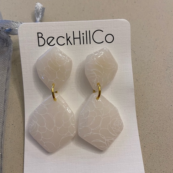 Floral Dangle Earrings  - New - Picture 2 of 5